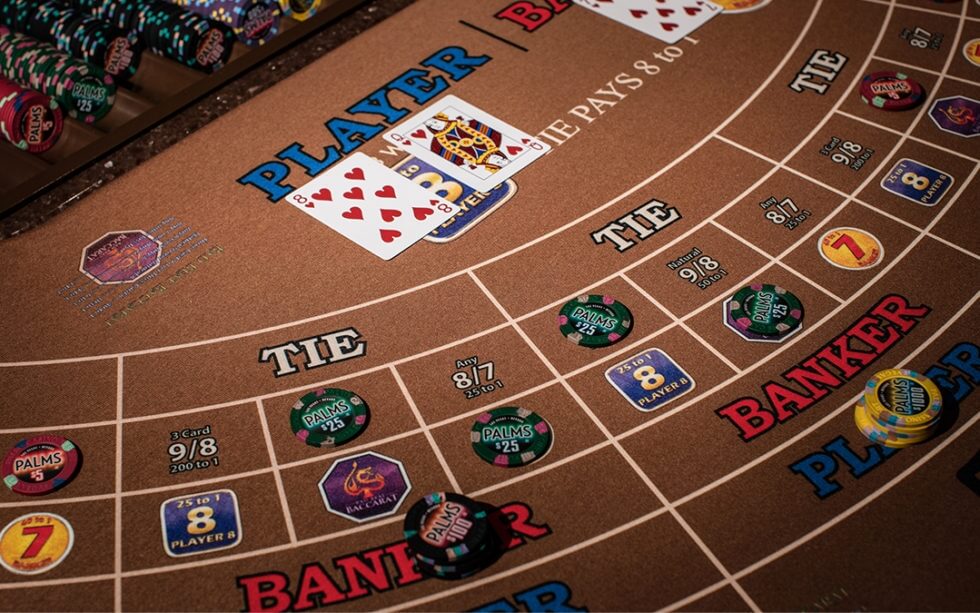 Baccarat debet là một trò chơi bài đánh bài phổ biến tại các sòng bạc trực tuyến.